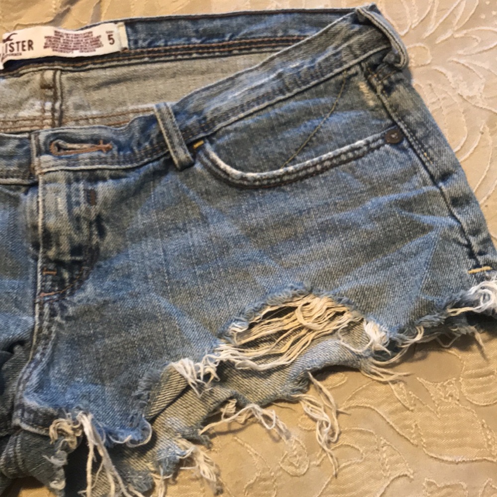 Hollister destroyed denim cutoffs - Picture 2 of 4